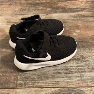 Toddler Black Nikes